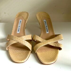 Manolo Blahnik Kitten heel